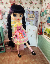 Load image into Gallery viewer, Little vintage dress for pullip doll
