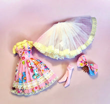 Load image into Gallery viewer, Little vintage dress for Blythe doll
