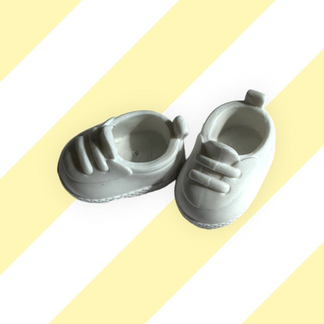 White sneakers for Obitsu 11