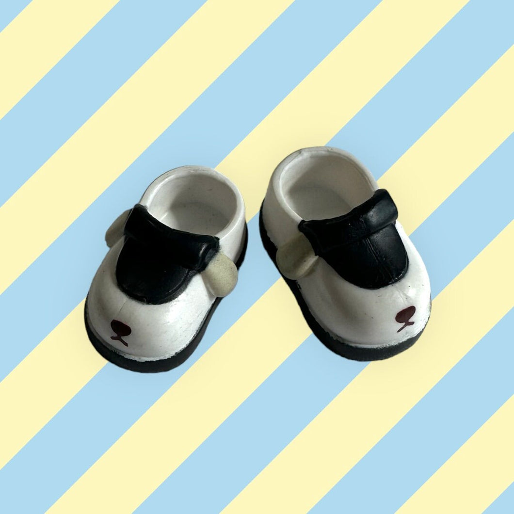 White and Black obitsu 11 shoes