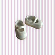Load image into Gallery viewer, Obitsu 11 White mary jane shoes
