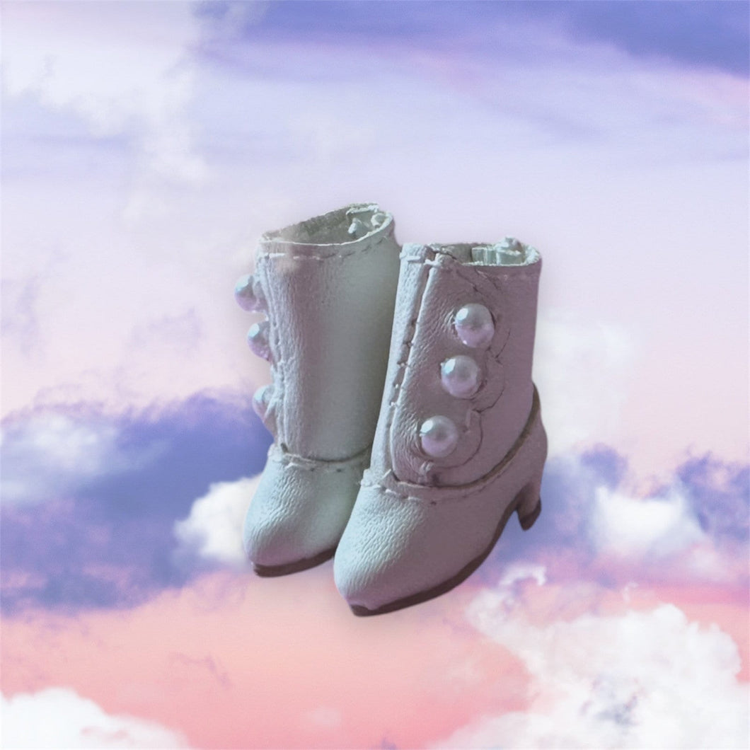 Blythe white booties