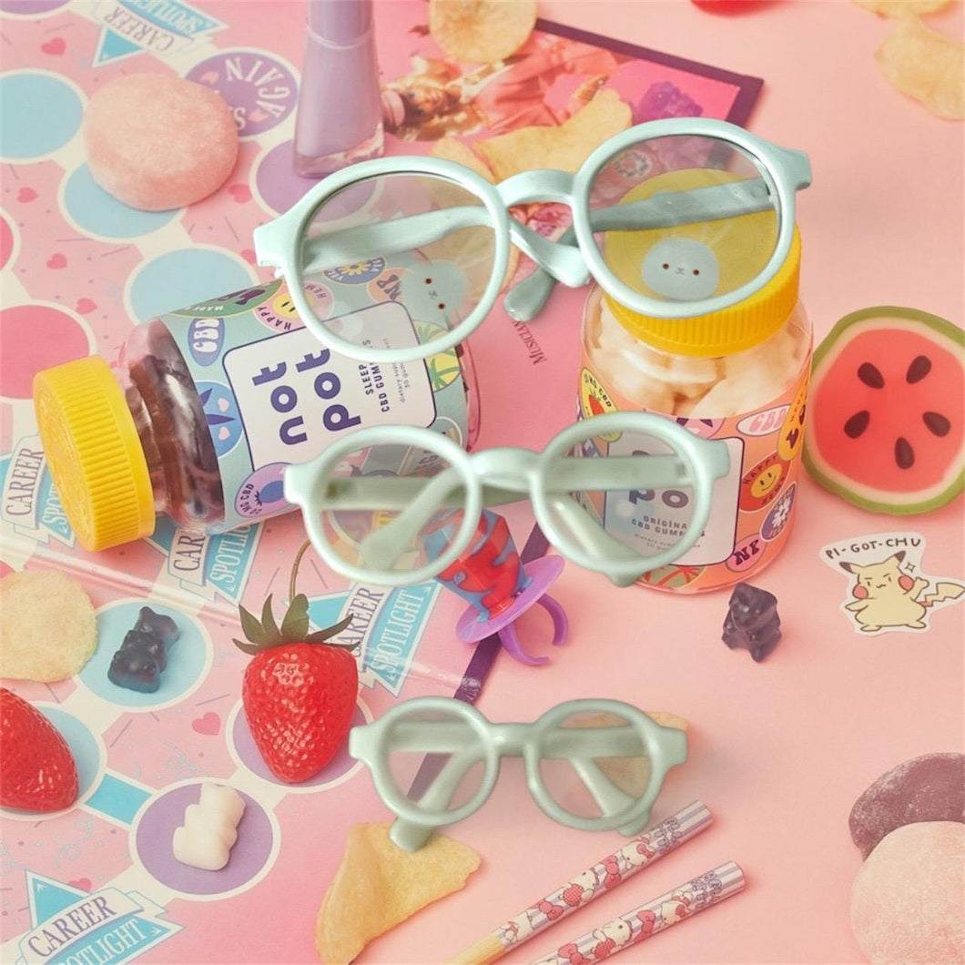 White doll glasses