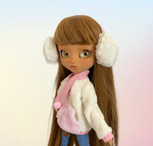 Load image into Gallery viewer, Warm winter sweatshirt for pullip doll
